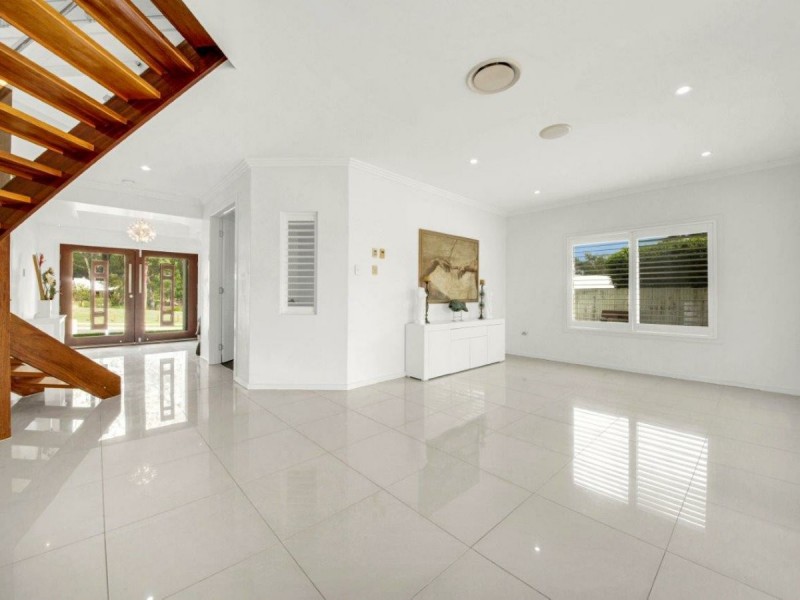 1 Teatree Street, Kirkwood QLD 4680