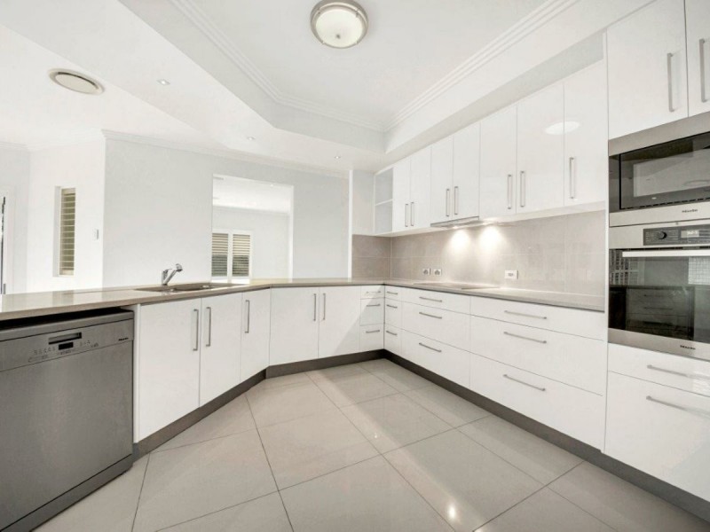 1 Teatree Street, Kirkwood QLD 4680