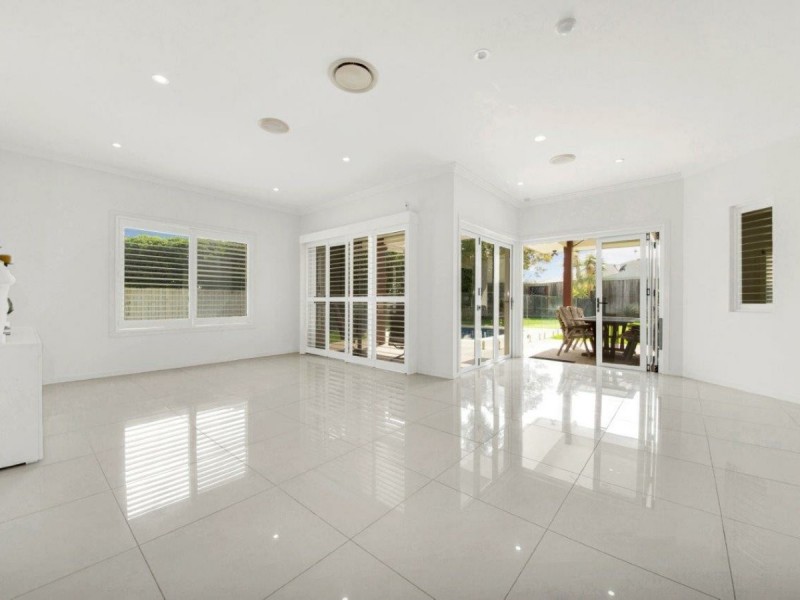 1 Teatree Street, Kirkwood QLD 4680