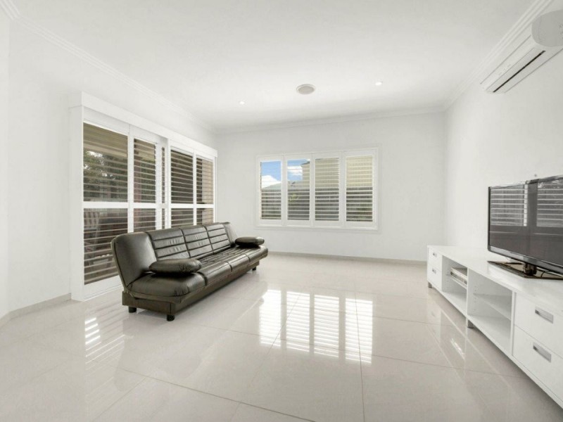 1 Teatree Street, Kirkwood QLD 4680