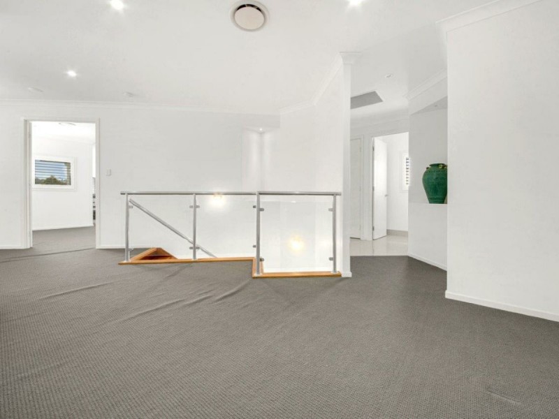 1 Teatree Street, Kirkwood QLD 4680