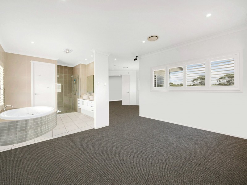 1 Teatree Street, Kirkwood QLD 4680