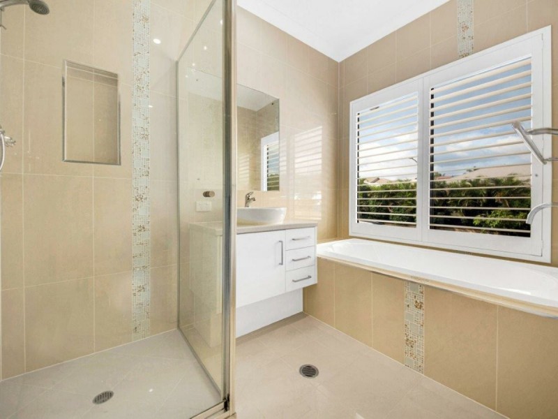 1 Teatree Street, Kirkwood QLD 4680