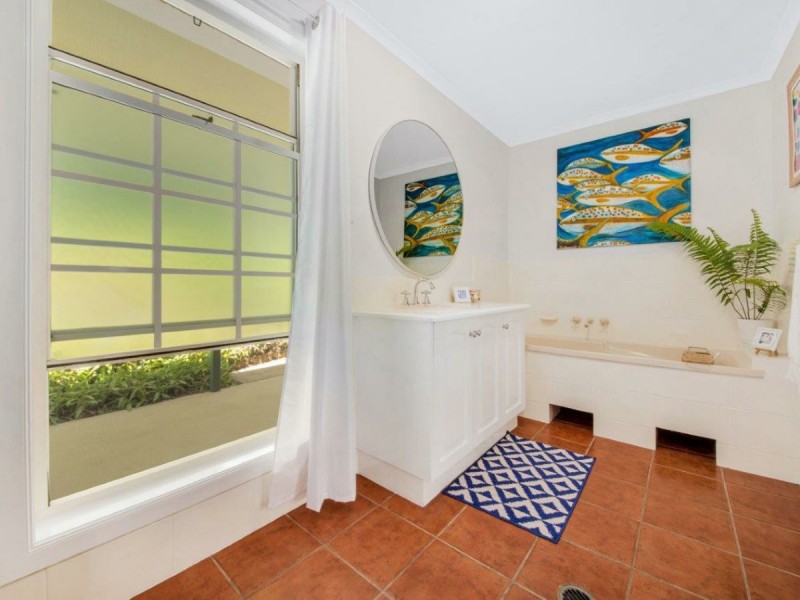 14 Fairbairn Place, Clinton QLD 4680