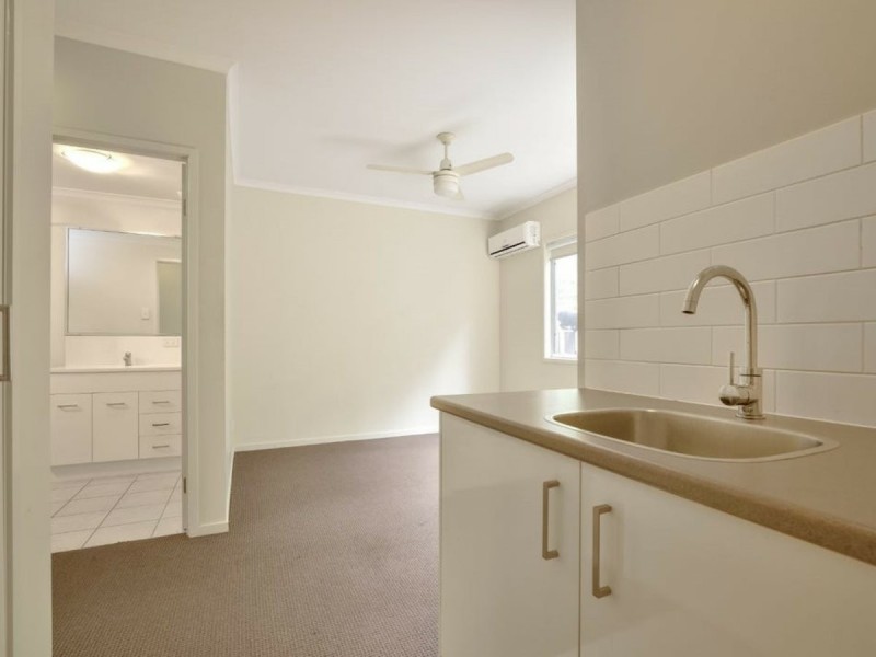 Unit 33/1 Collins Lane, Kin Kora QLD 4680