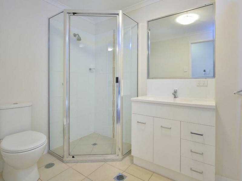 Unit 33/1 Collins Lane, Kin Kora QLD 4680