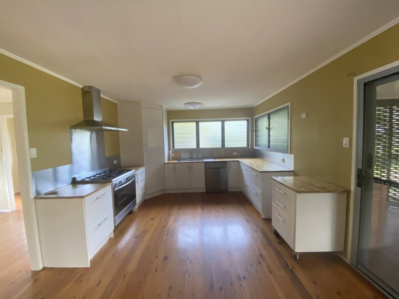 32 Squire Street, Toolooa QLD 4680