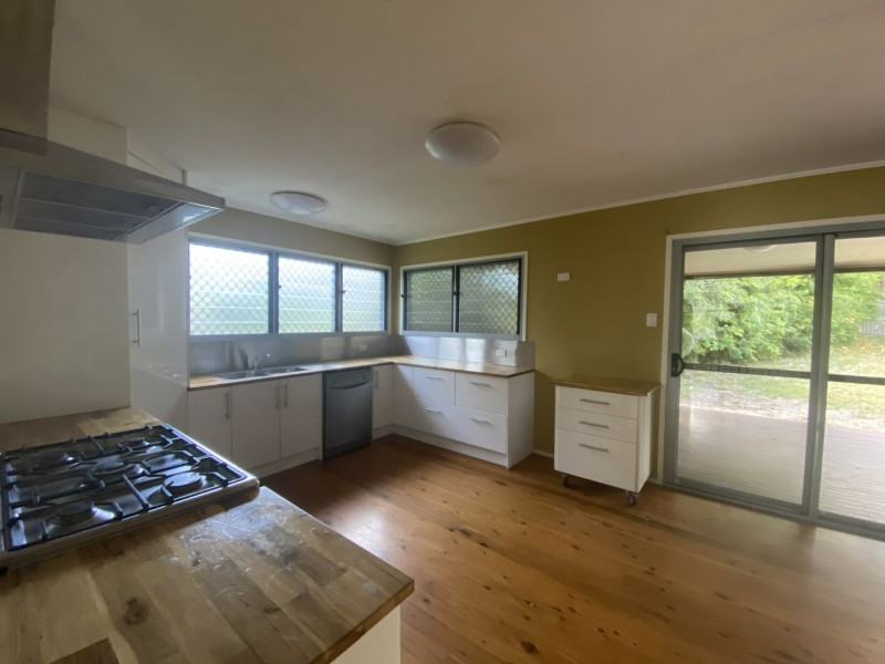 32 Squire Street, Toolooa QLD 4680