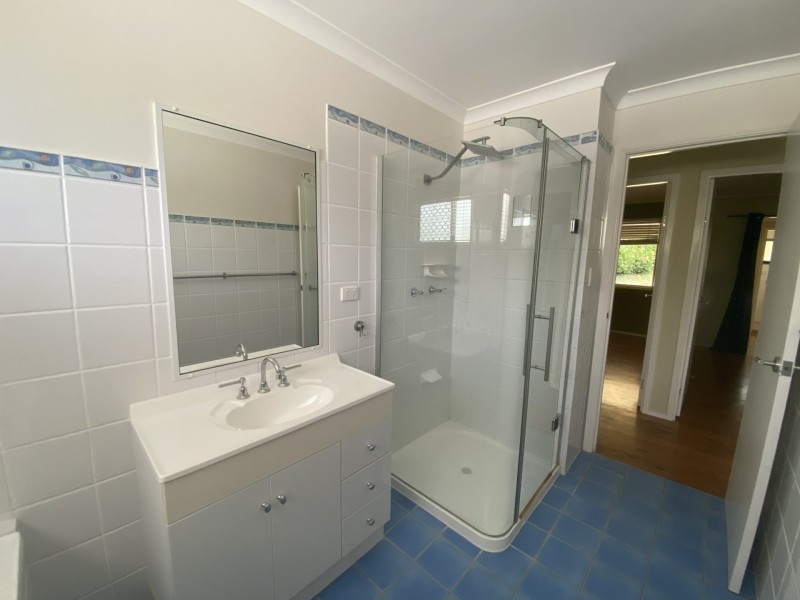 32 Squire Street, Toolooa QLD 4680