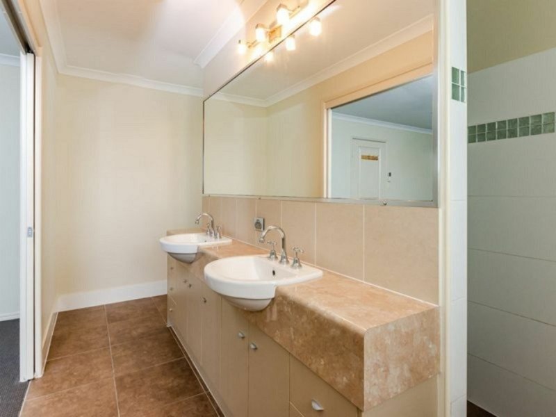 14 Tuckerbox Court, Glen Eden QLD 4680