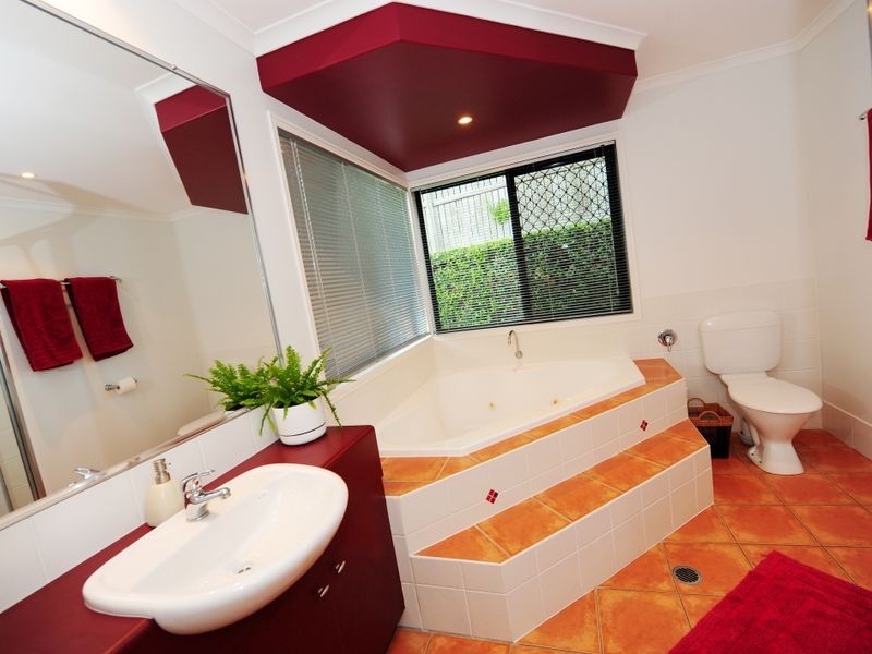 17 Sandringham Close, Telina QLD 4680