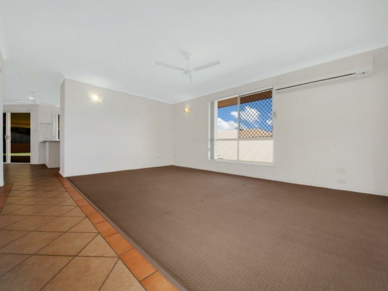15 Wivenhoe Close, Clinton QLD 4680