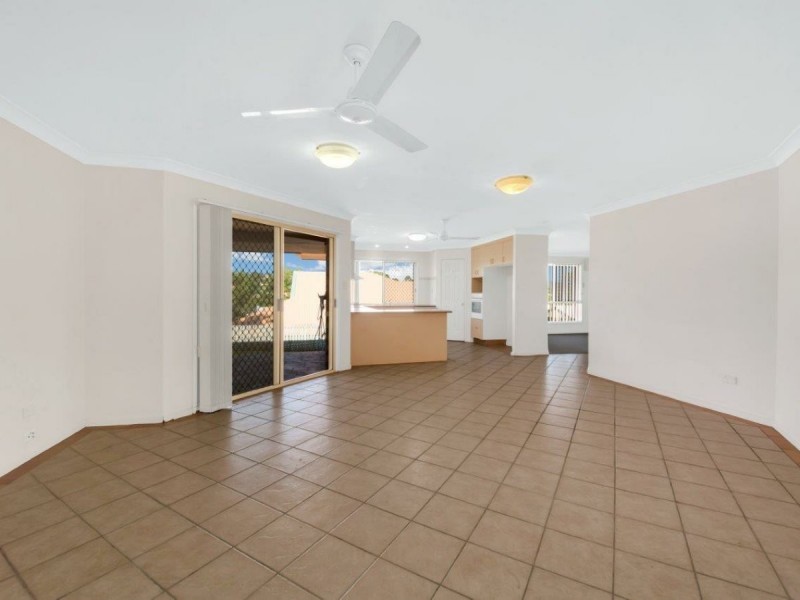 15 Wivenhoe Close, Clinton QLD 4680