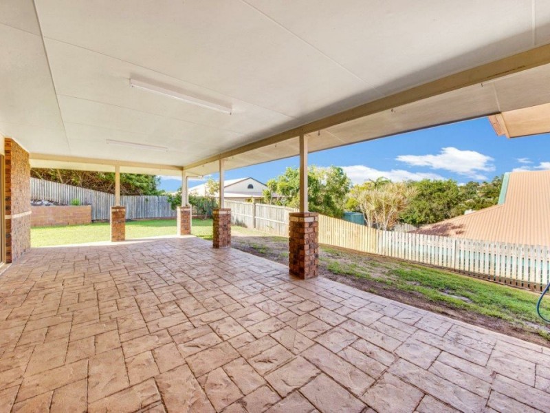 15 Wivenhoe Close, Clinton QLD 4680