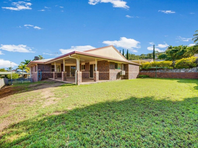 15 Wivenhoe Close, Clinton QLD 4680