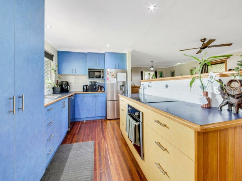 14 Hayes Avenue, Boyne Island QLD 4680