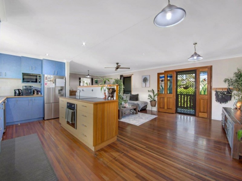 14 Hayes Avenue, Boyne Island QLD 4680