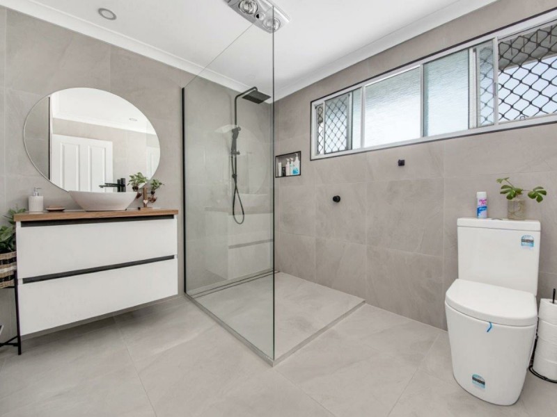 14 Hayes Avenue, Boyne Island QLD 4680