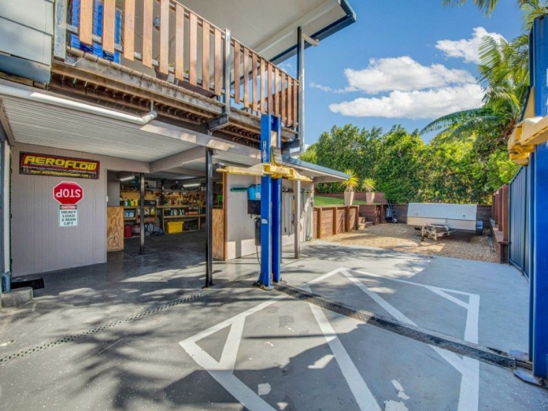 14 Hayes Avenue, Boyne Island QLD 4680