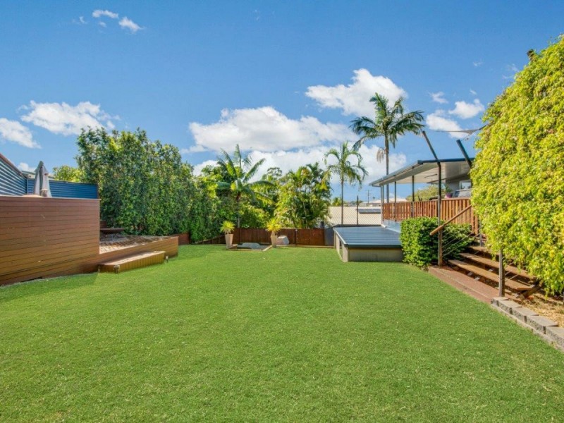 14 Hayes Avenue, Boyne Island QLD 4680