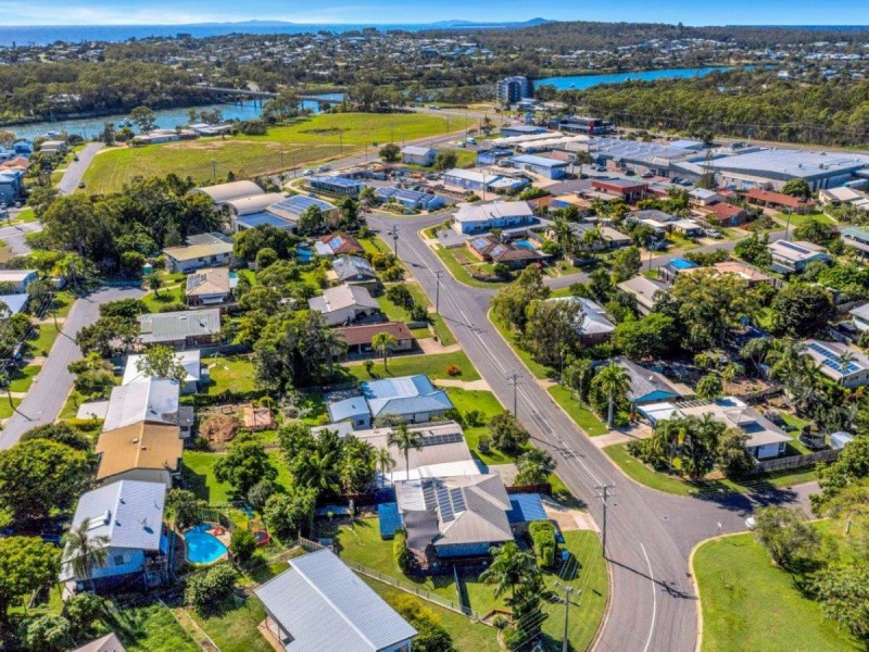 14 Hayes Avenue, Boyne Island QLD 4680