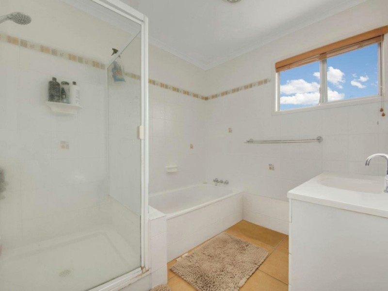 4 Dell Court, Kin Kora QLD 4680