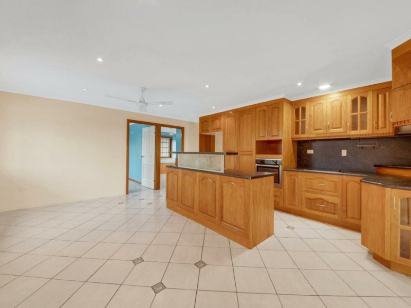 13 Amaroo Street, Boyne Island QLD 4680