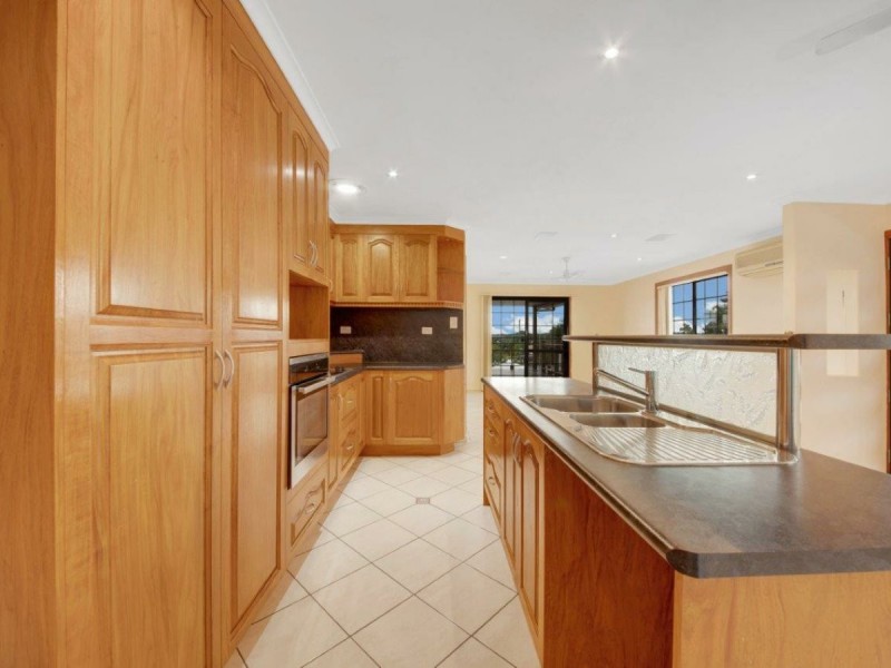 13 Amaroo Street, Boyne Island QLD 4680