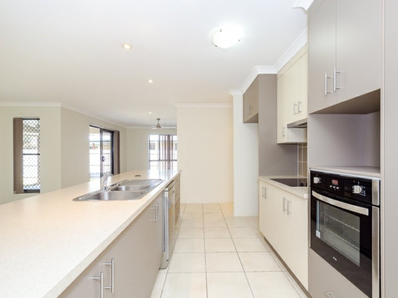 9 Larcom Rise, West Gladstone QLD 4680