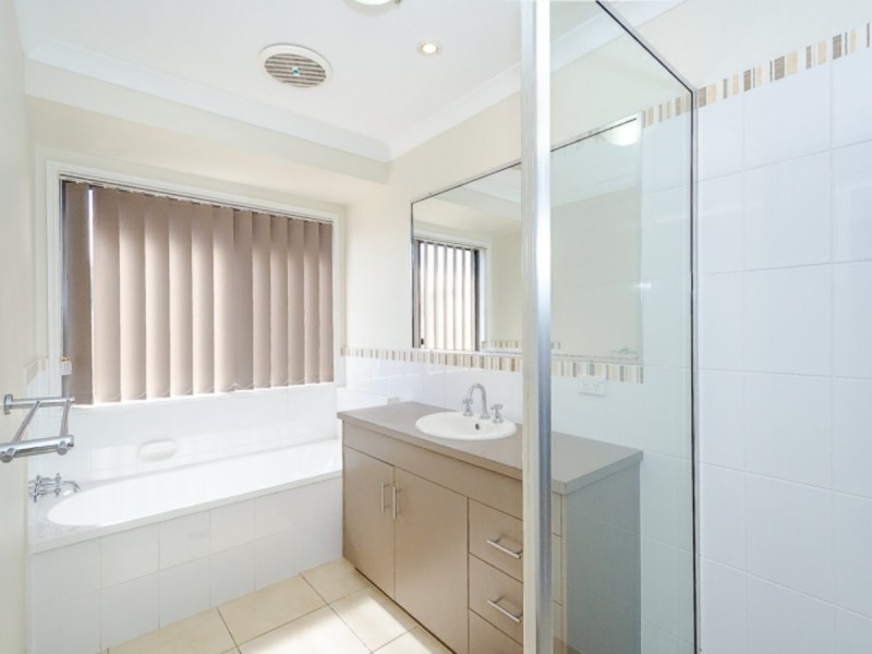 9 Larcom Rise, West Gladstone QLD 4680