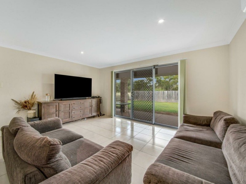 42 Briffney Street, Kirkwood QLD 4680