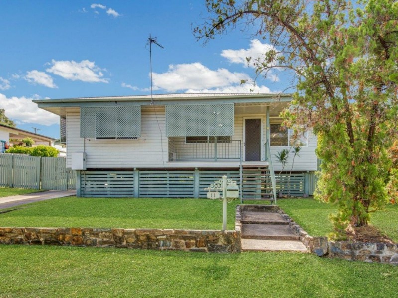 11 Dalton Street, Clinton QLD 4680