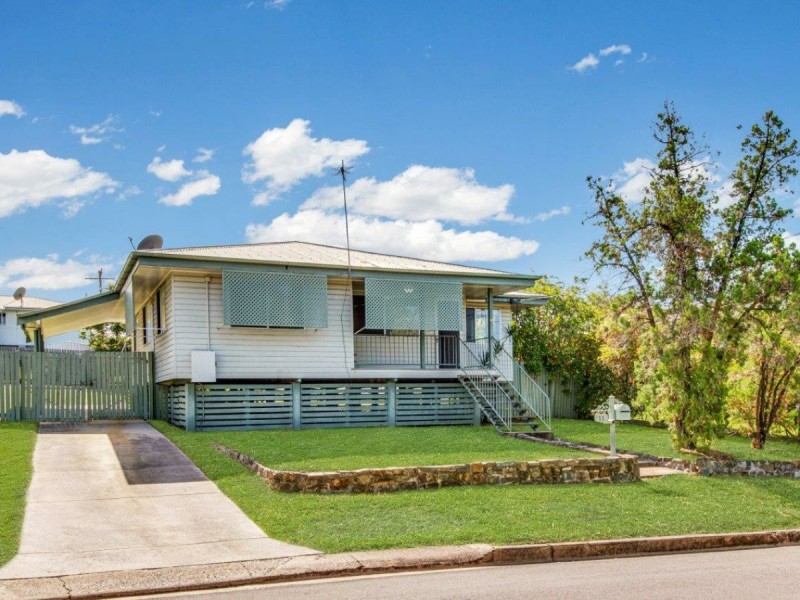 11 Dalton Street, Clinton QLD 4680