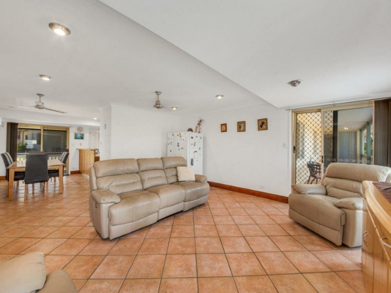 23 Hansen Crescent, Clinton QLD 4680