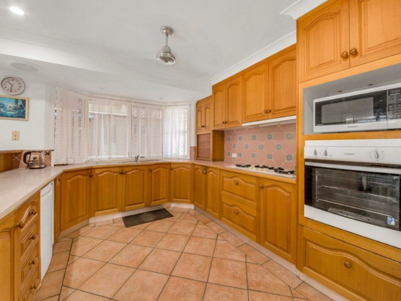 23 Hansen Crescent, Clinton QLD 4680