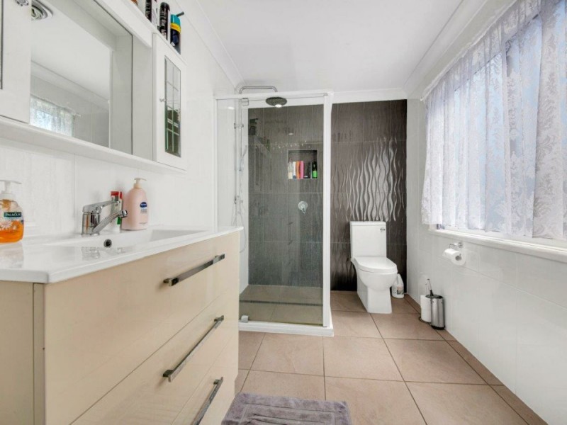 23 Hansen Crescent, Clinton QLD 4680