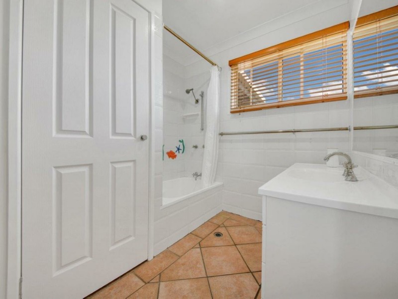 23 Hansen Crescent, Clinton QLD 4680