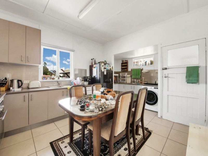 37 Toolooa Street, South Gladstone QLD 4680