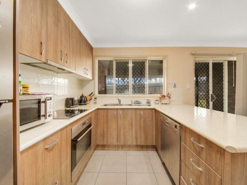 37 Liriope Drive, Kirkwood QLD 4680
