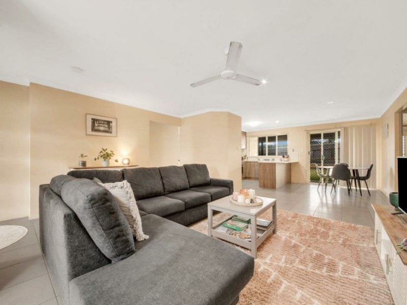 37 Liriope Drive, Kirkwood QLD 4680