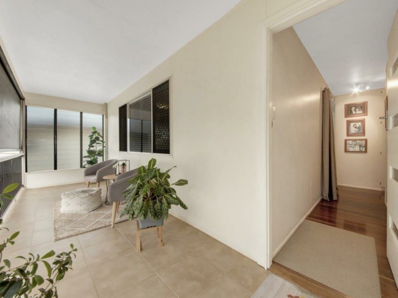 17 Holland Street, West Gladstone QLD 4680