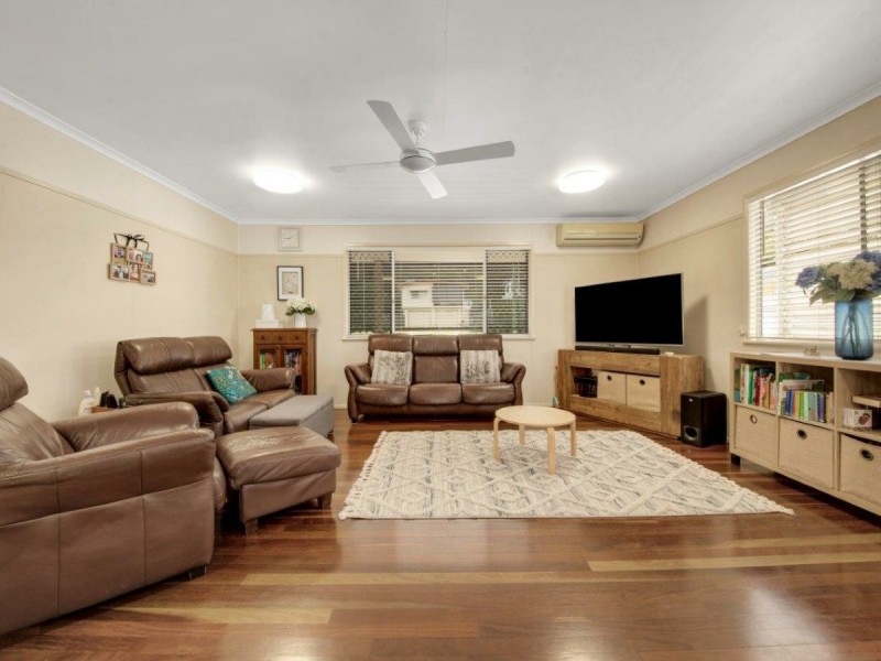17 Holland Street, West Gladstone QLD 4680