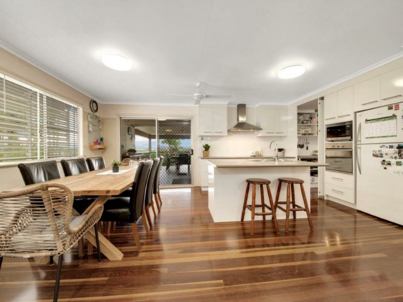 17 Holland Street, West Gladstone QLD 4680