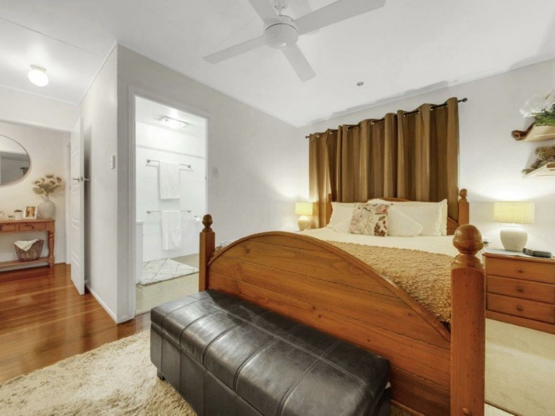 17 Holland Street, West Gladstone QLD 4680