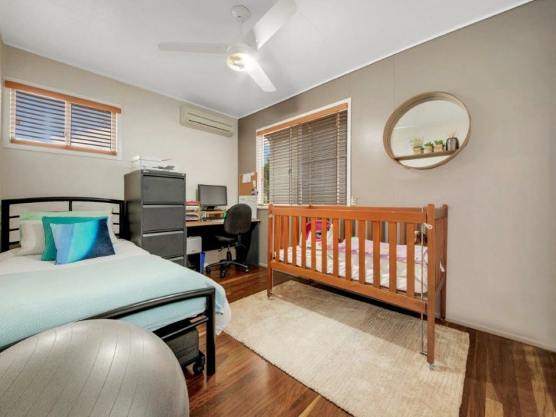 17 Holland Street, West Gladstone QLD 4680