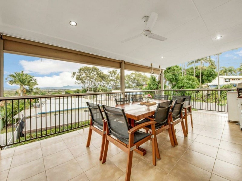 17 Holland Street, West Gladstone QLD 4680