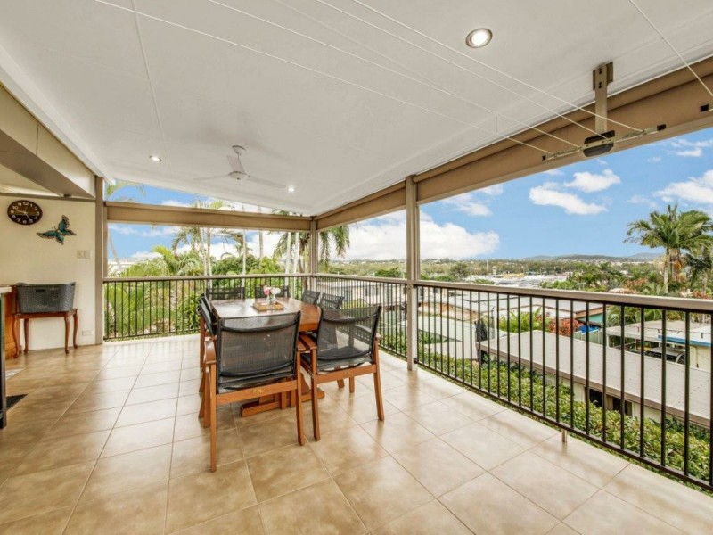 17 Holland Street, West Gladstone QLD 4680