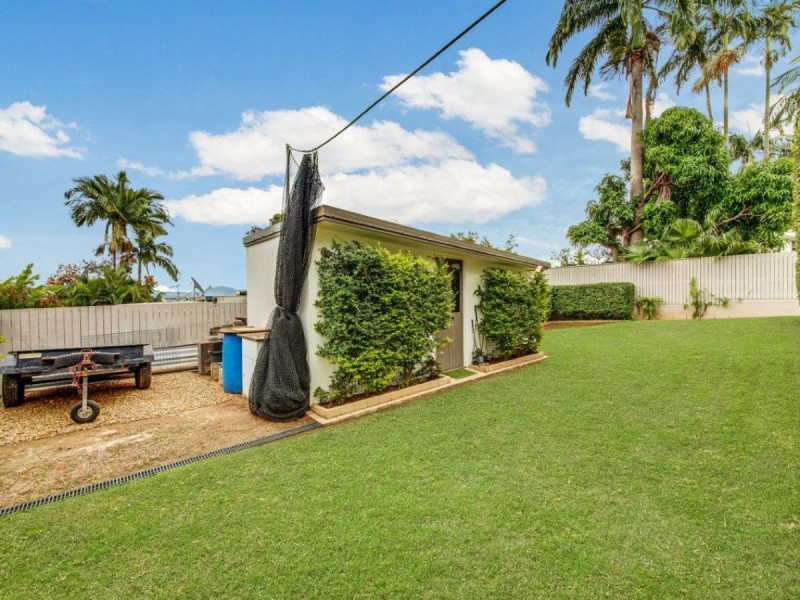 17 Holland Street, West Gladstone QLD 4680