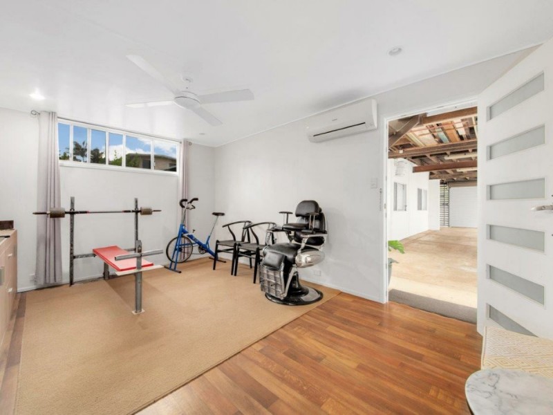 17 Holland Street, West Gladstone QLD 4680