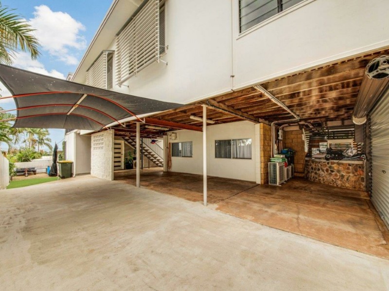 17 Holland Street, West Gladstone QLD 4680
